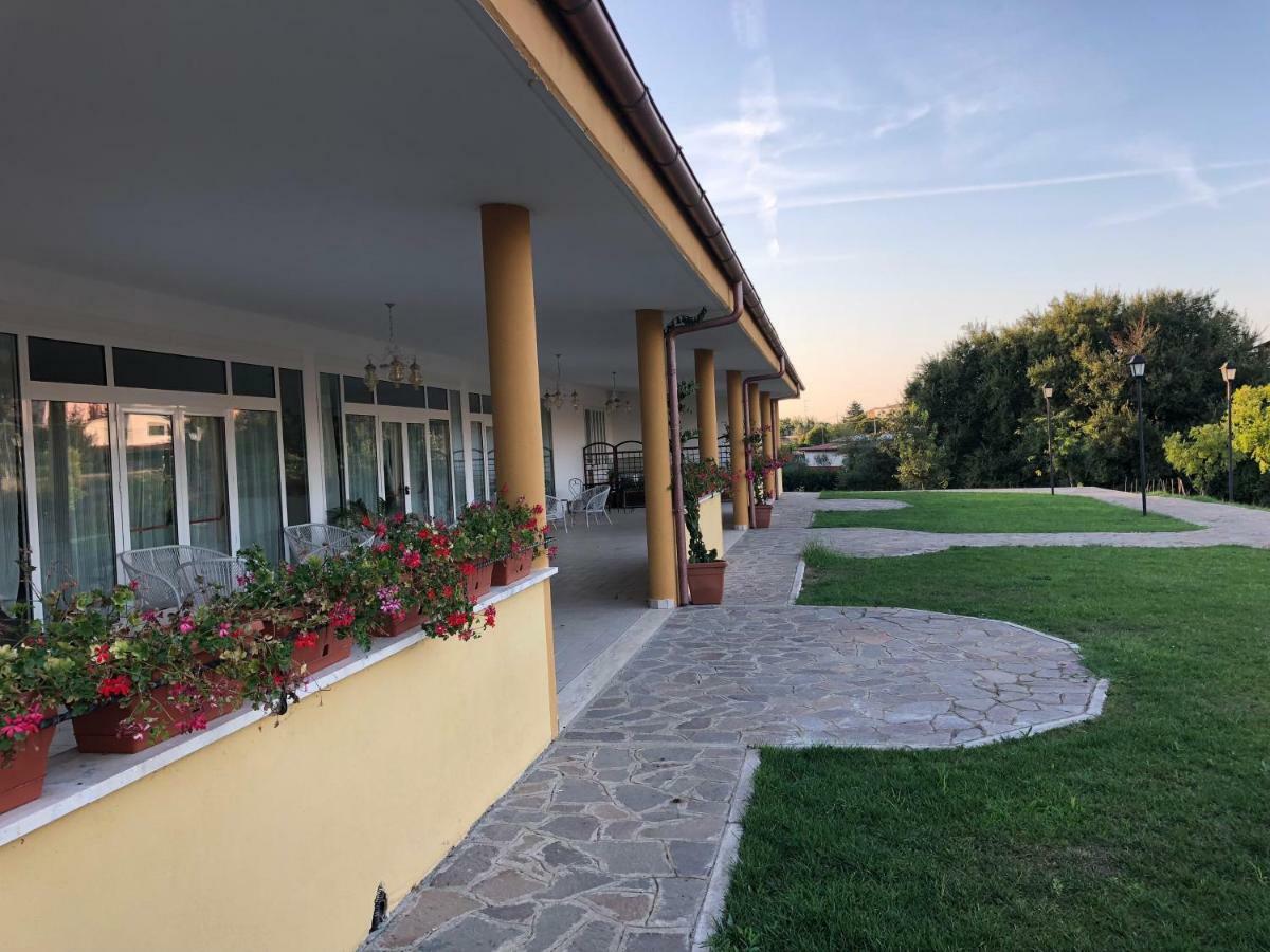 Agriturismo "Lo Zafferano" Aprilia Kültér fotó